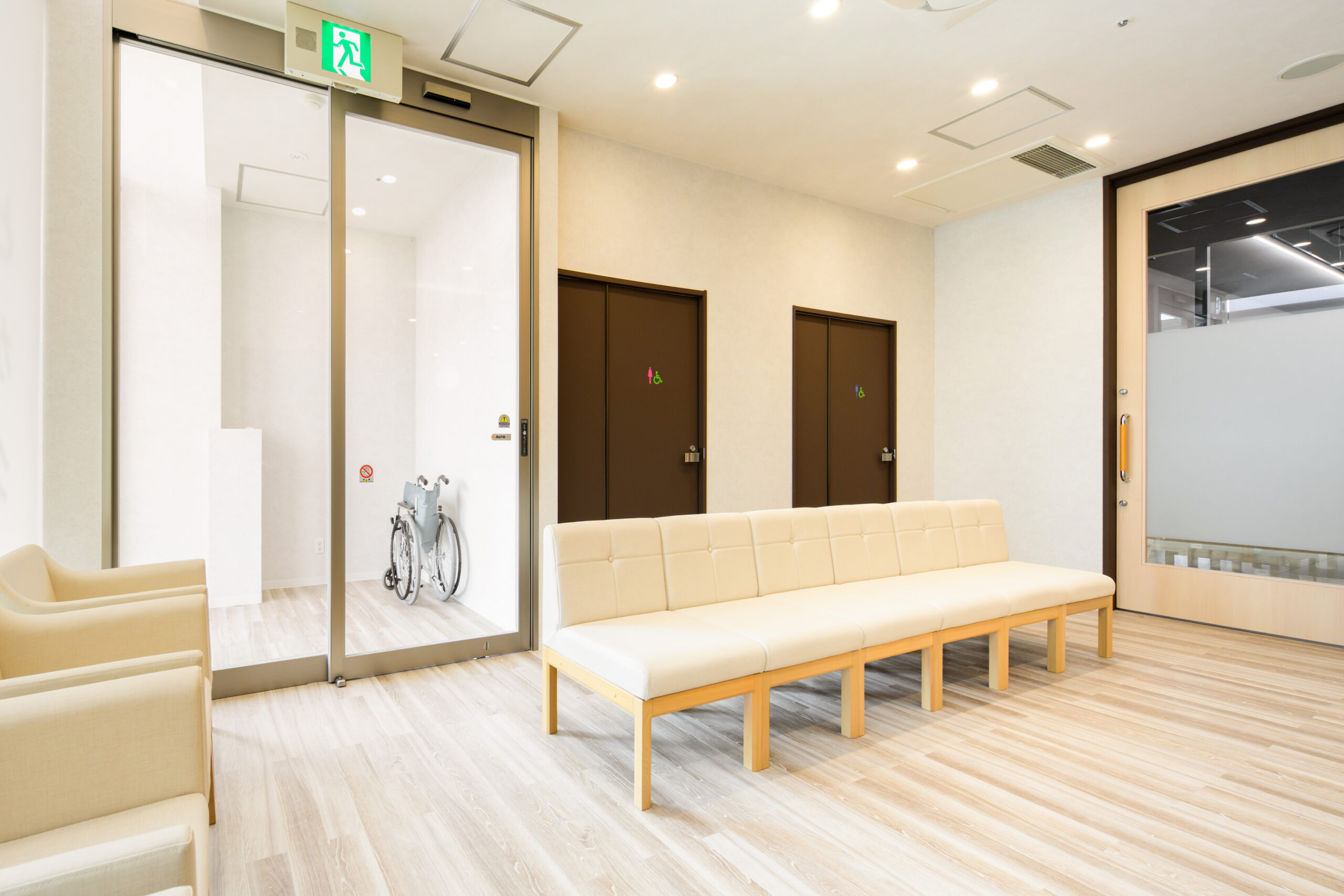 �x�C�V�A�{������c�ҍ���